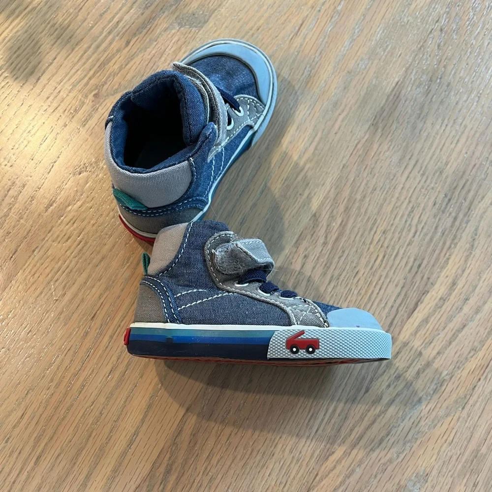 See Kai Run Dane sneakers size 4 - Picture 4 of 6